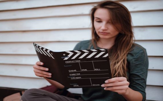 How Does Storytelling Connect Movies with Audiences?